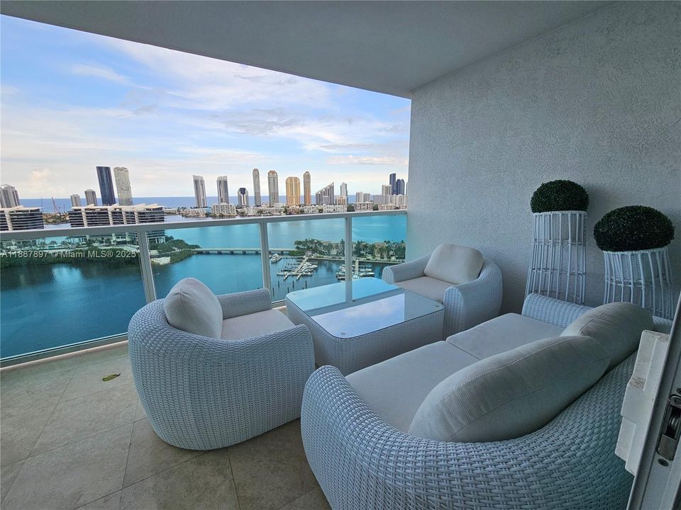 For Sale: $2,375,000 (3 beds, 3 baths, 3274 Square Feet)