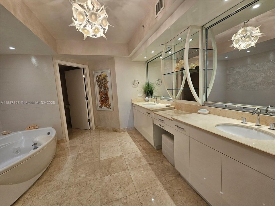 For Sale: $2,375,000 (3 beds, 3 baths, 3274 Square Feet)