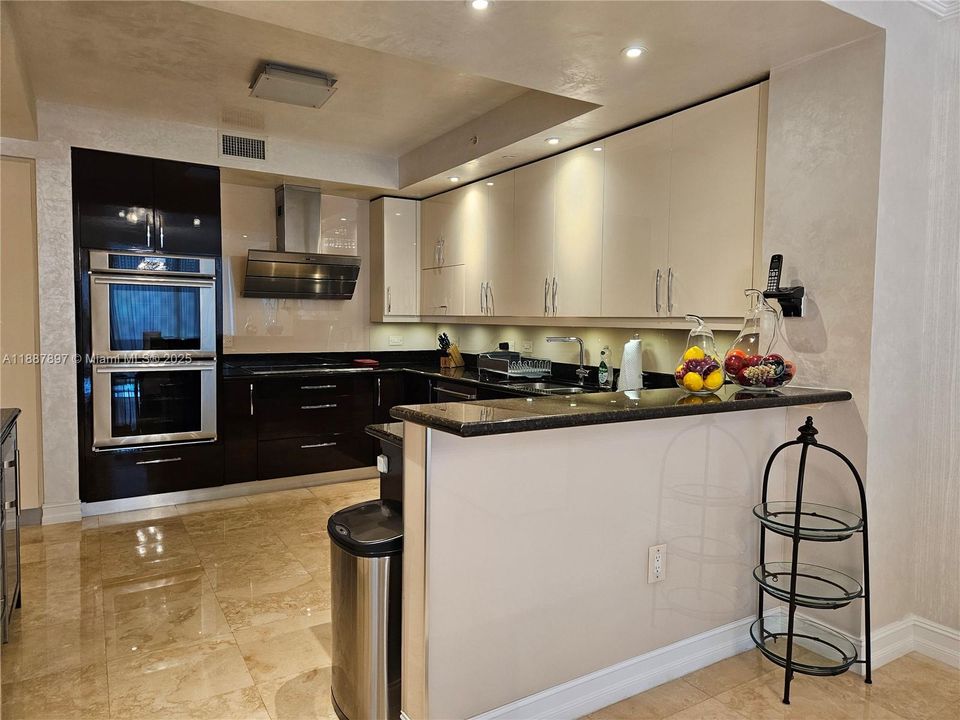 For Sale: $2,375,000 (3 beds, 3 baths, 3274 Square Feet)