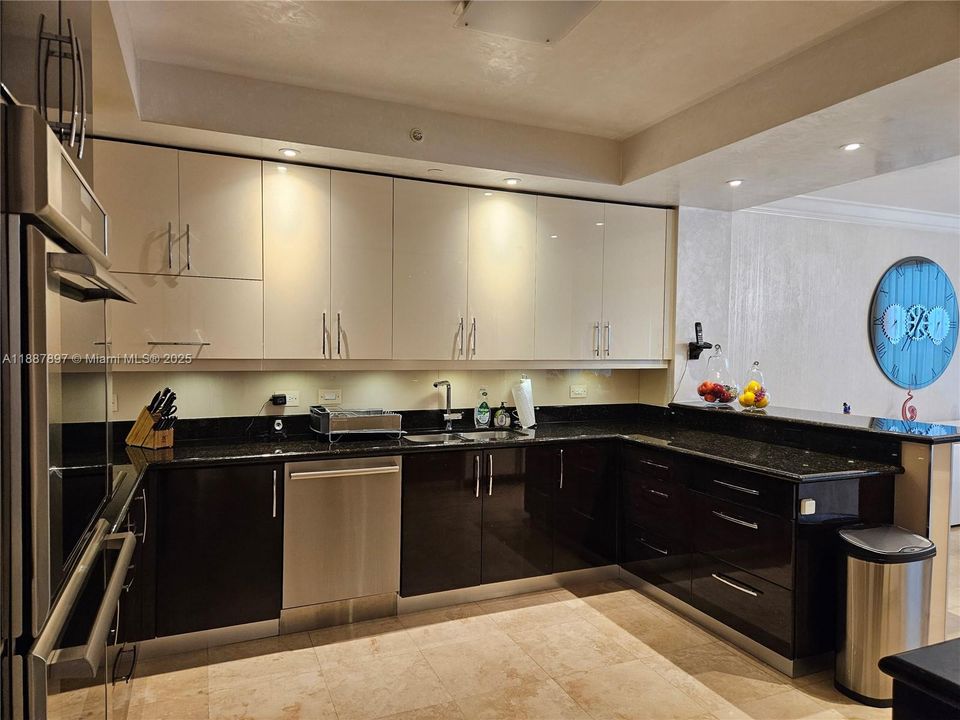 For Sale: $2,375,000 (3 beds, 3 baths, 3274 Square Feet)