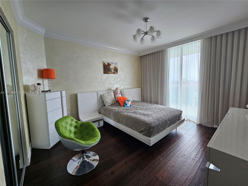 For Sale: $2,375,000 (3 beds, 3 baths, 3274 Square Feet)