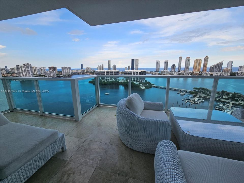 For Sale: $2,375,000 (3 beds, 3 baths, 3274 Square Feet)