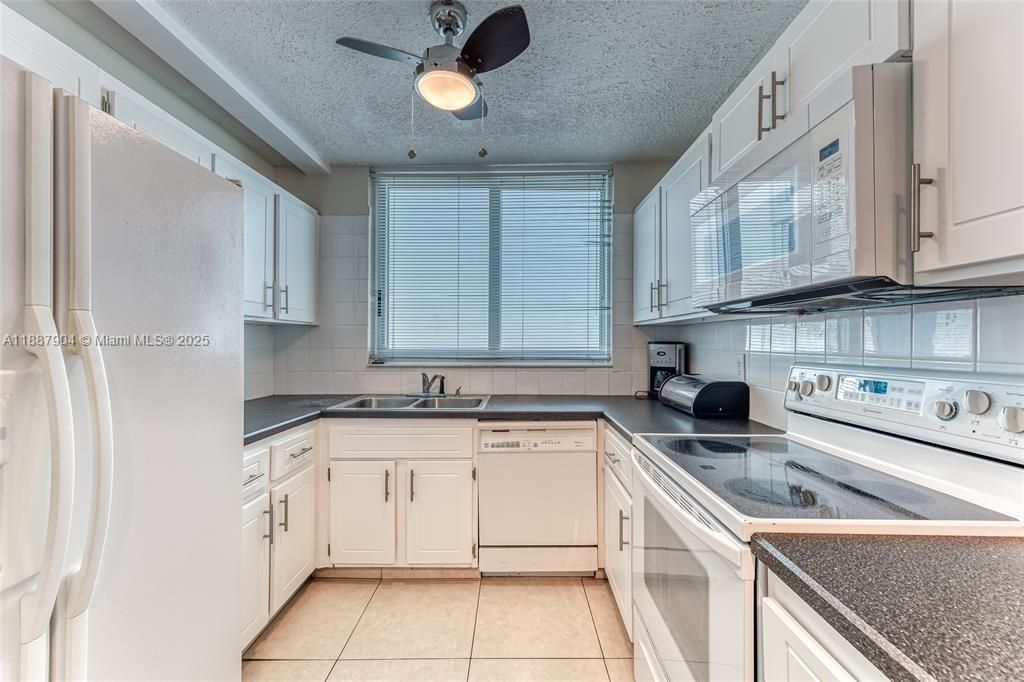 Activo con contrato: $449,000 (2 camas, 2 baños, 1570 Pies cuadrados)