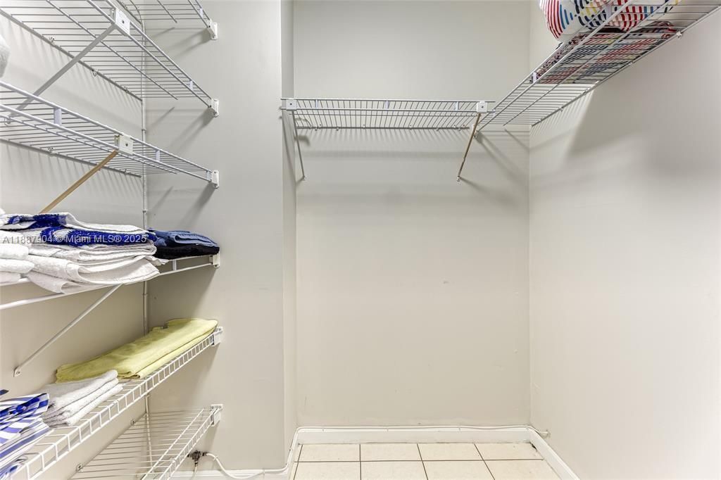 Activo con contrato: $449,000 (2 camas, 2 baños, 1570 Pies cuadrados)