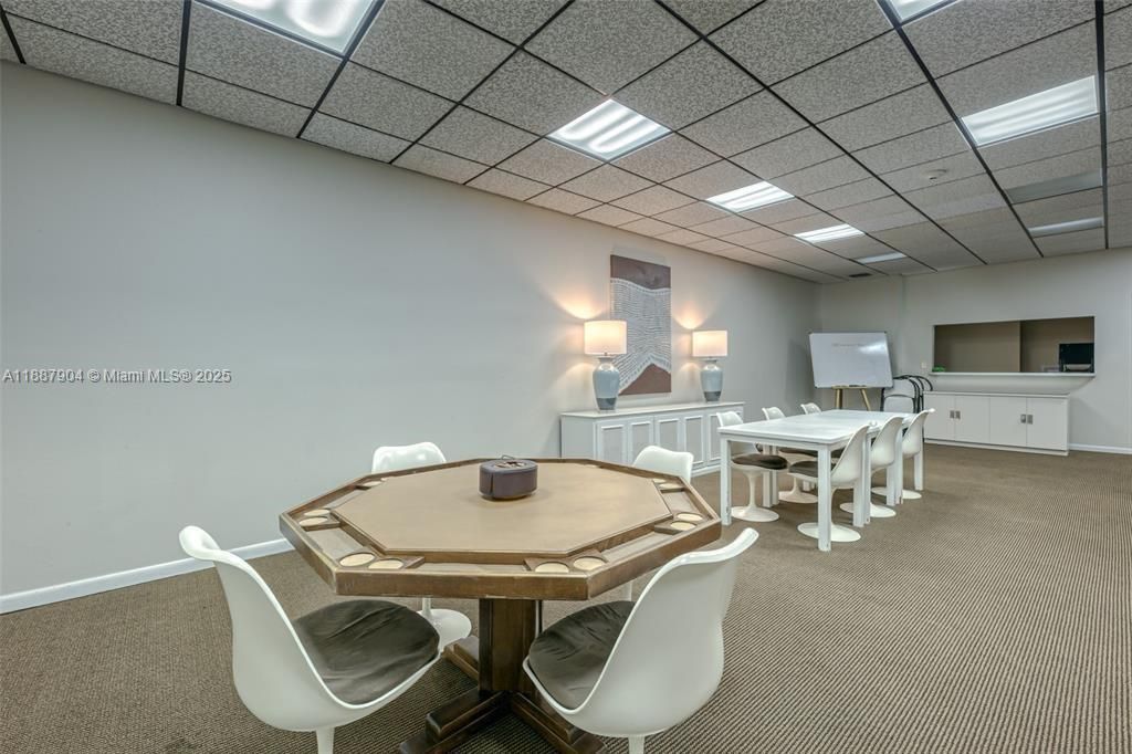 Activo con contrato: $449,000 (2 camas, 2 baños, 1570 Pies cuadrados)