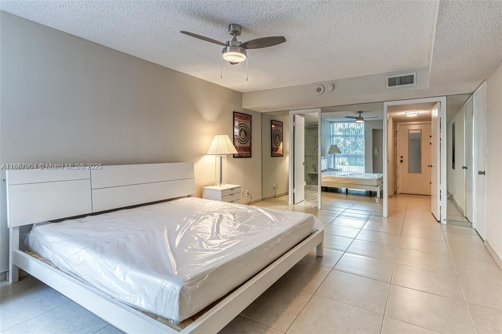 Activo con contrato: $449,000 (2 camas, 2 baños, 1570 Pies cuadrados)