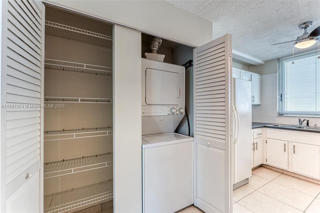 Activo con contrato: $449,000 (2 camas, 2 baños, 1570 Pies cuadrados)