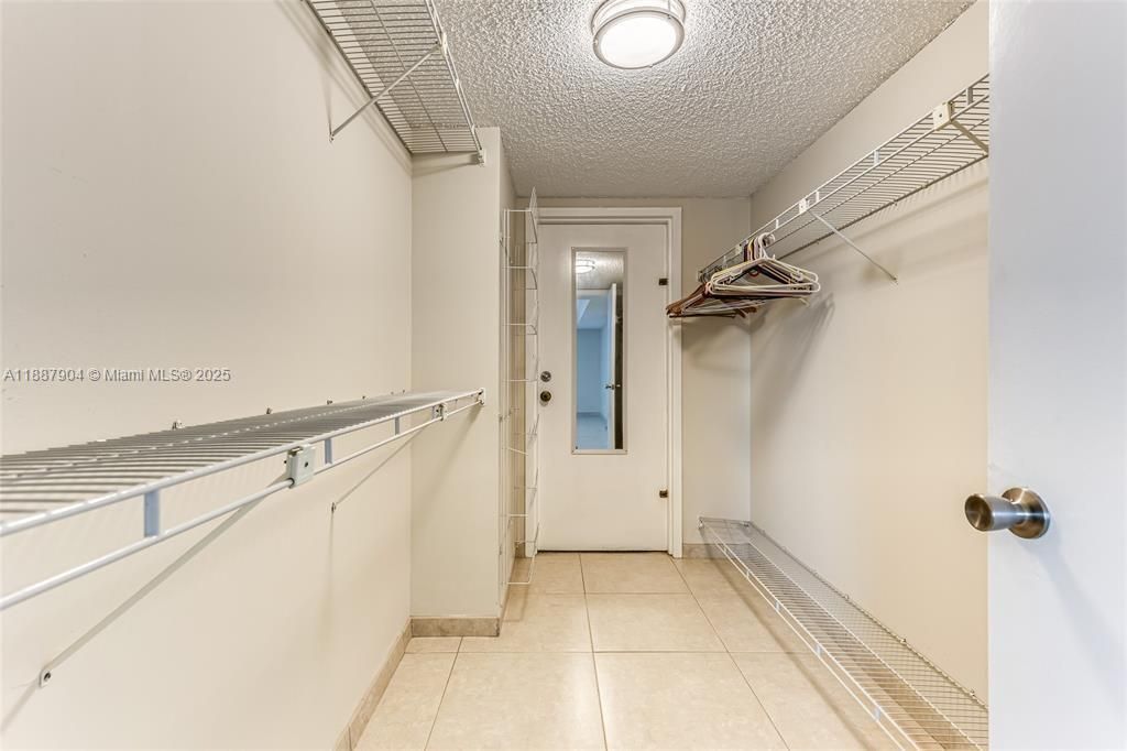 Activo con contrato: $449,000 (2 camas, 2 baños, 1570 Pies cuadrados)