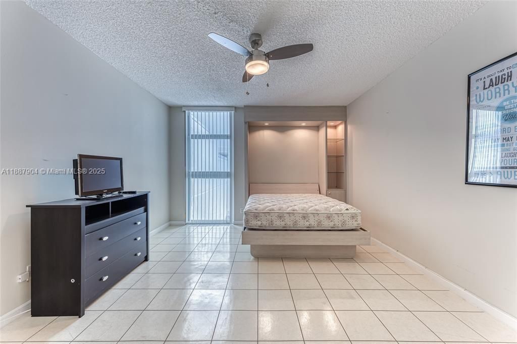 Activo con contrato: $449,000 (2 camas, 2 baños, 1570 Pies cuadrados)