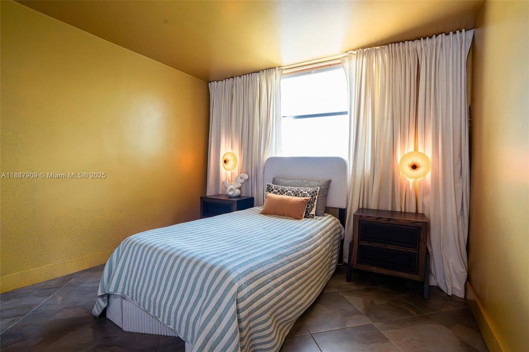 待售: $260,000 (2 贝兹, 2 浴室, 900 平方英尺)