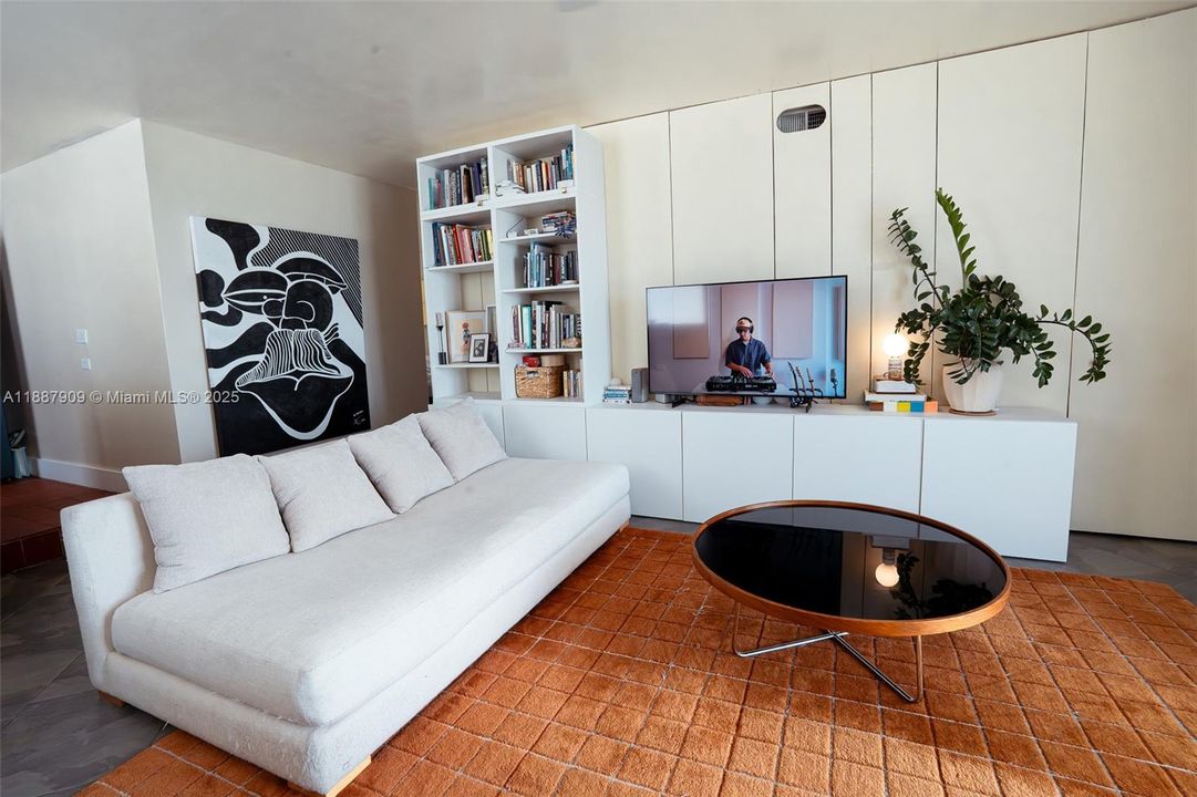 待售: $260,000 (2 贝兹, 2 浴室, 900 平方英尺)