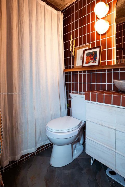 待售: $260,000 (2 贝兹, 2 浴室, 900 平方英尺)