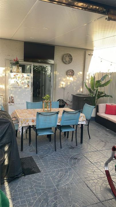 Activo con contrato: $395,000 (2 camas, 2 baños, 1130 Pies cuadrados)