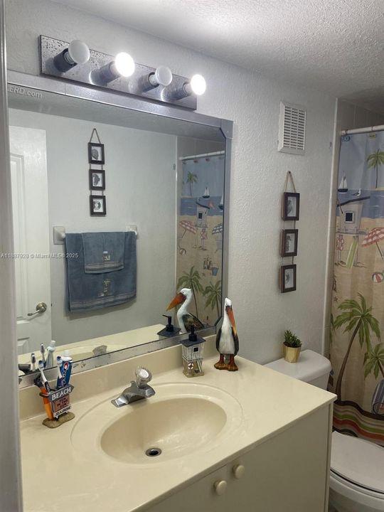 Activo con contrato: $395,000 (2 camas, 2 baños, 1130 Pies cuadrados)