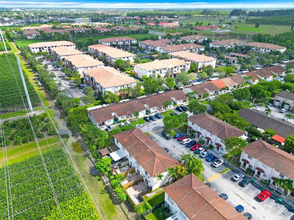 Activo con contrato: $395,000 (2 camas, 2 baños, 1130 Pies cuadrados)