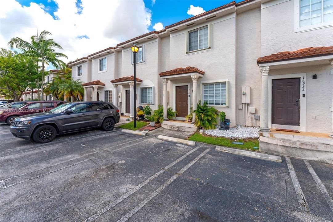 Activo con contrato: $395,000 (2 camas, 2 baños, 1130 Pies cuadrados)