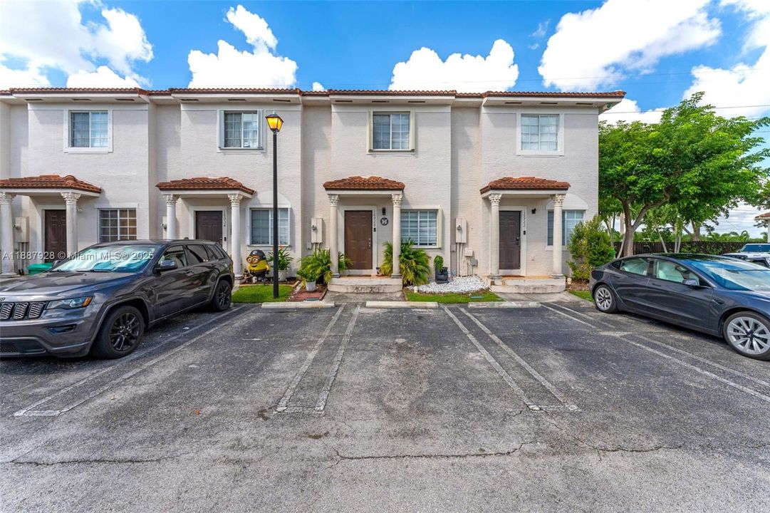 Activo con contrato: $395,000 (2 camas, 2 baños, 1130 Pies cuadrados)