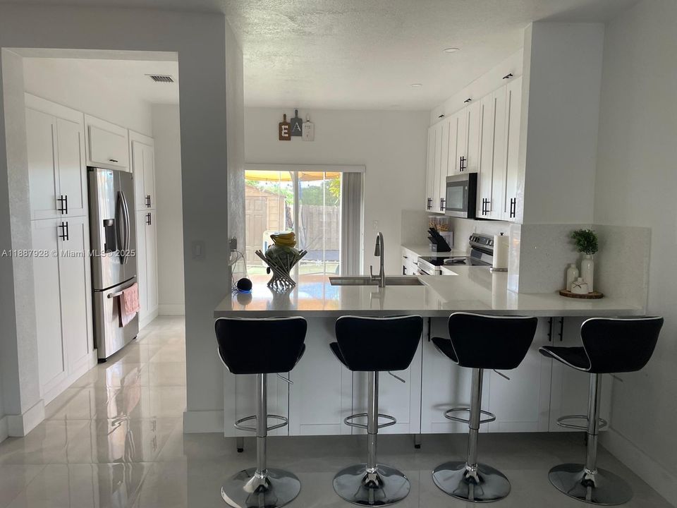 Activo con contrato: $395,000 (2 camas, 2 baños, 1130 Pies cuadrados)