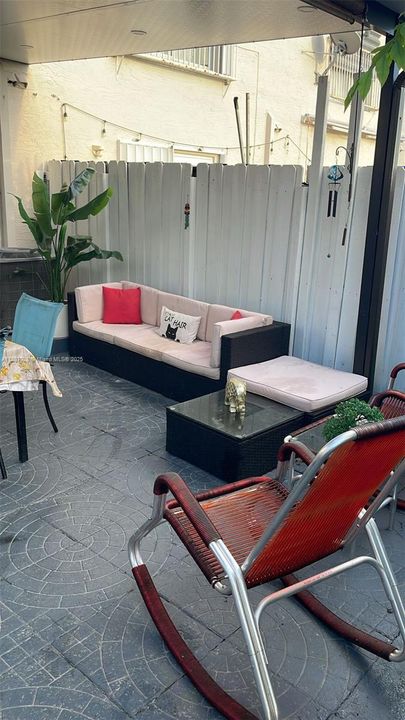 Activo con contrato: $395,000 (2 camas, 2 baños, 1130 Pies cuadrados)