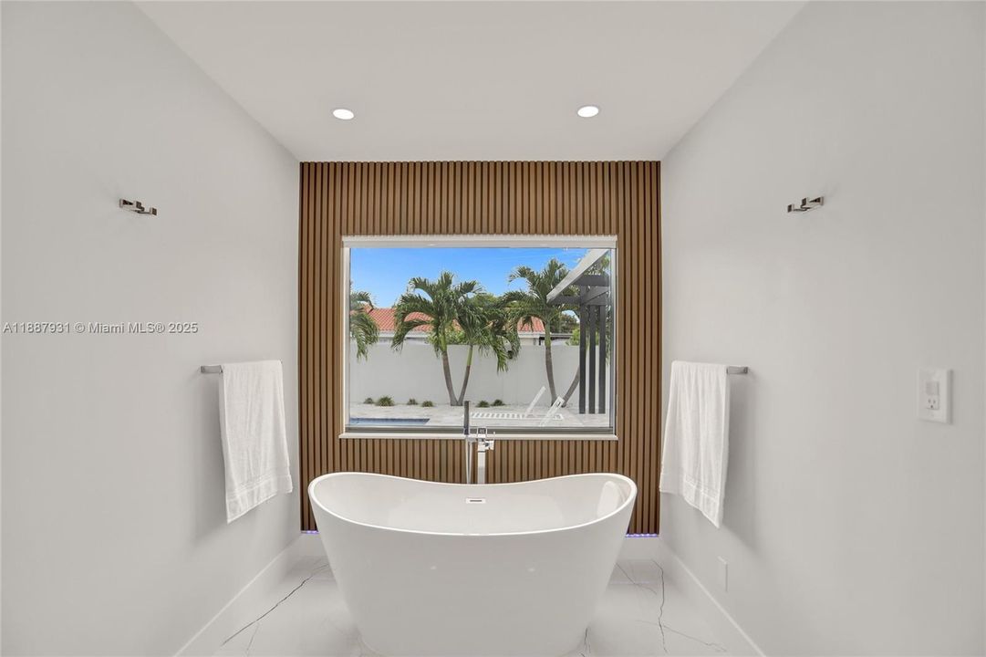 For Sale: $1,950,000 (6 beds, 4 baths, 3499 Square Feet)