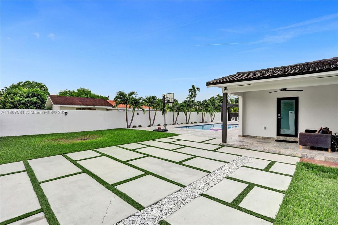 For Sale: $1,950,000 (6 beds, 4 baths, 3499 Square Feet)