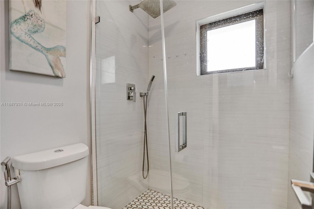 For Sale: $1,950,000 (6 beds, 4 baths, 3499 Square Feet)