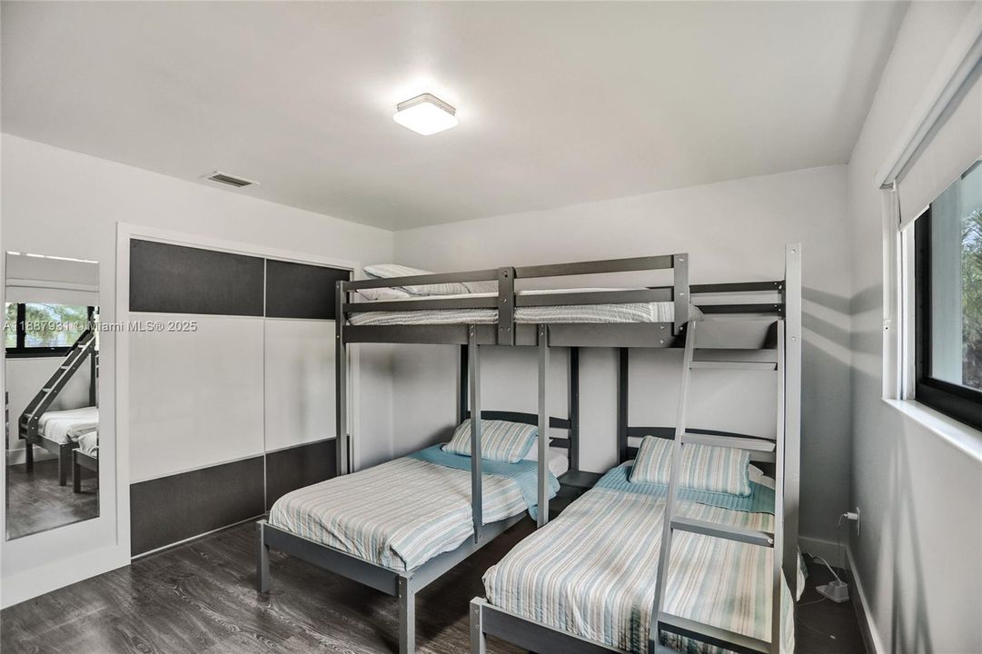 For Sale: $1,950,000 (6 beds, 4 baths, 3499 Square Feet)