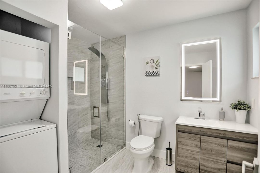 For Sale: $1,950,000 (6 beds, 4 baths, 3499 Square Feet)