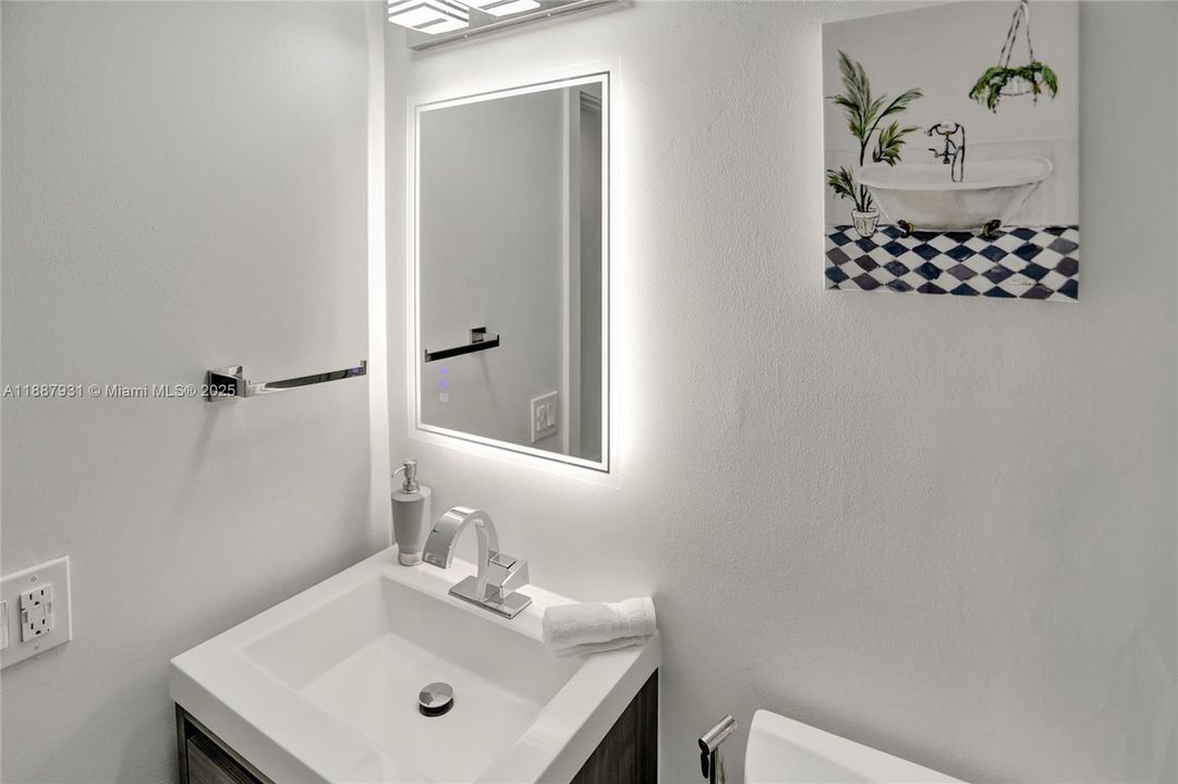 For Sale: $1,950,000 (6 beds, 4 baths, 3499 Square Feet)