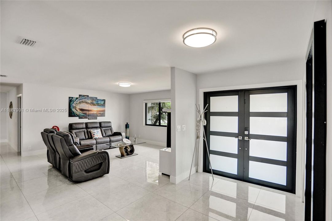 For Sale: $1,950,000 (6 beds, 4 baths, 3499 Square Feet)