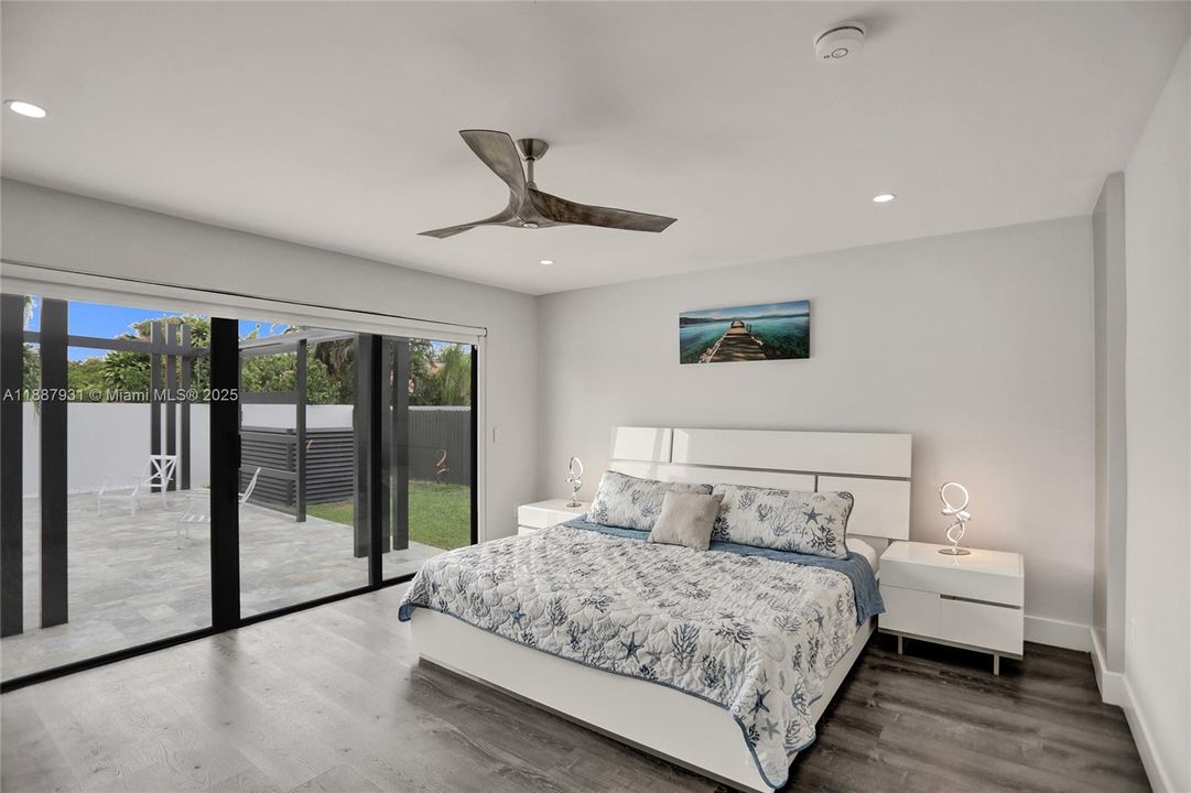 For Sale: $1,950,000 (6 beds, 4 baths, 3499 Square Feet)