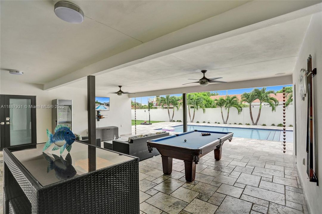 For Sale: $1,950,000 (6 beds, 4 baths, 3499 Square Feet)