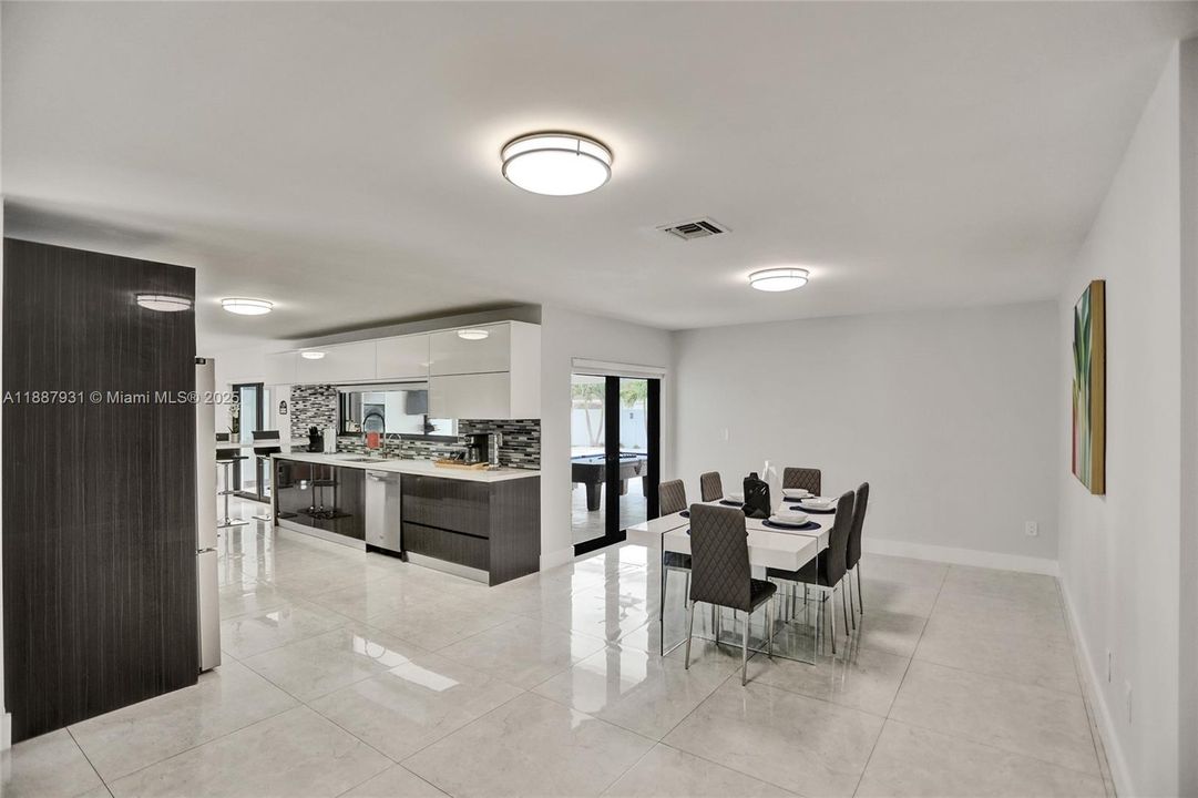 For Sale: $1,950,000 (6 beds, 4 baths, 3499 Square Feet)