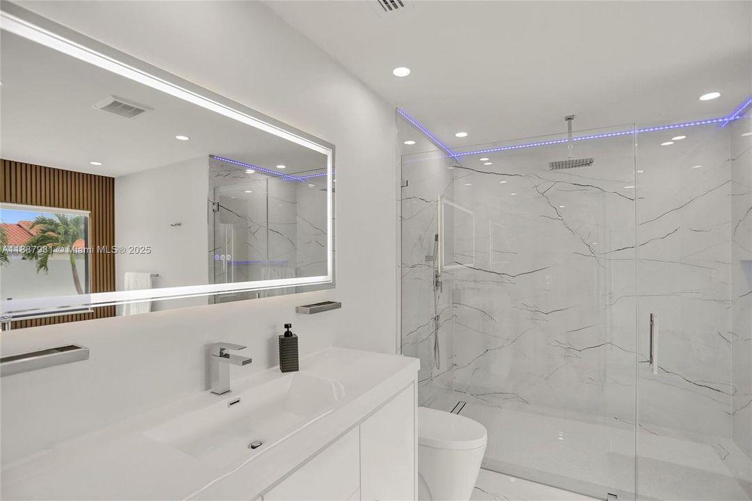 For Sale: $1,950,000 (6 beds, 4 baths, 3499 Square Feet)