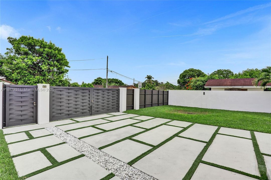 For Sale: $1,950,000 (6 beds, 4 baths, 3499 Square Feet)