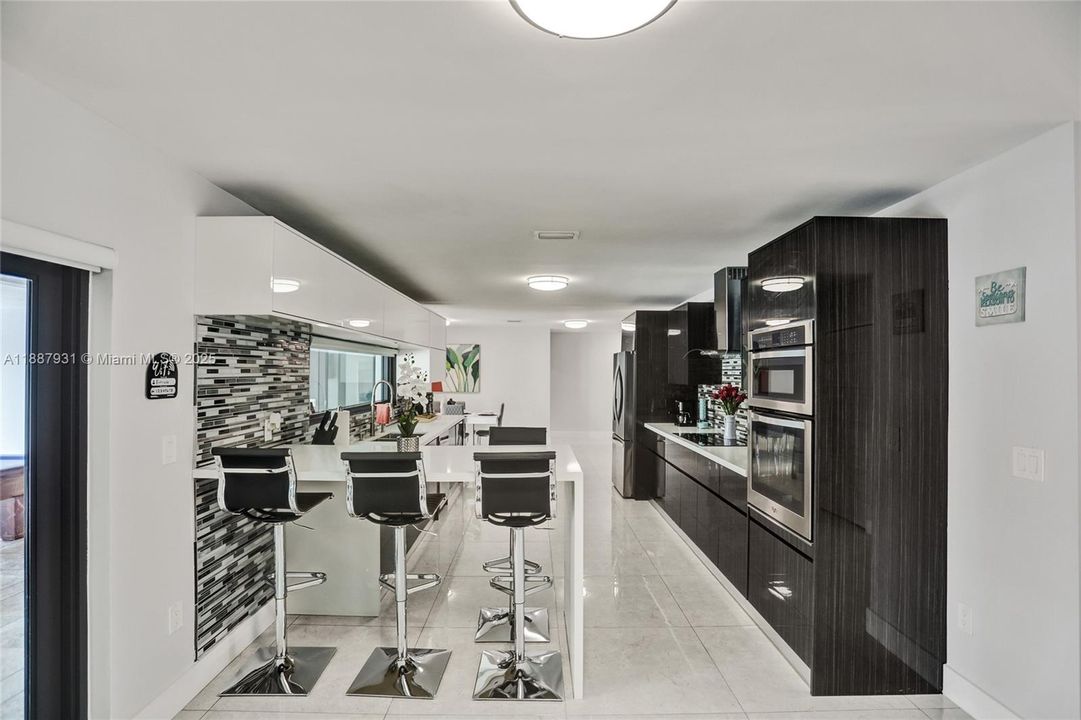 For Sale: $1,950,000 (6 beds, 4 baths, 3499 Square Feet)