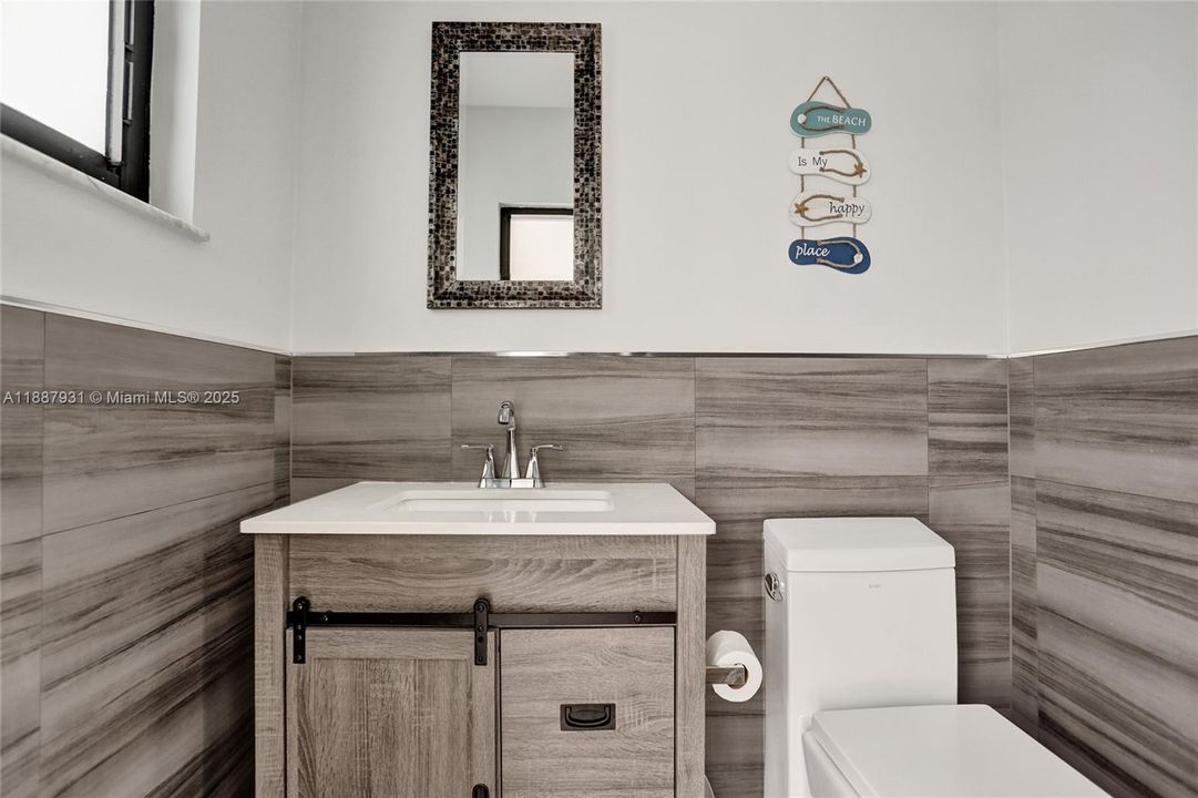 For Sale: $1,950,000 (6 beds, 4 baths, 3499 Square Feet)