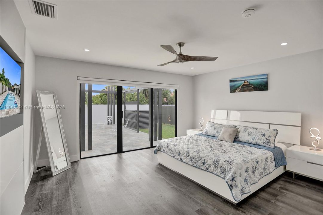 For Sale: $1,950,000 (6 beds, 4 baths, 3499 Square Feet)