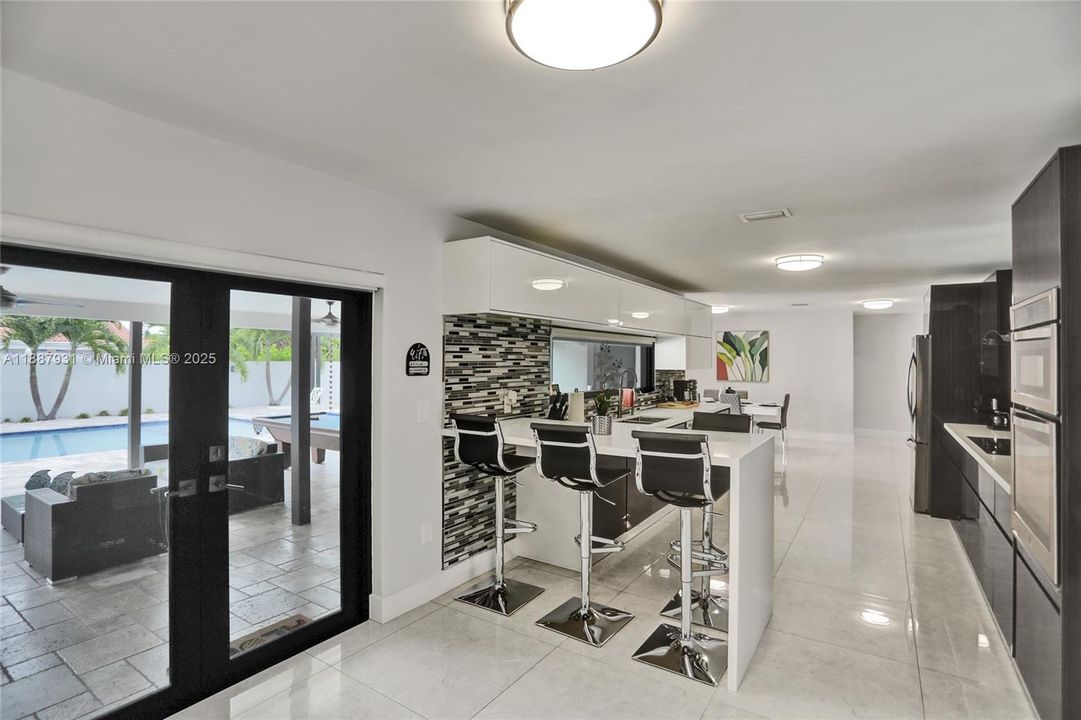 For Sale: $1,950,000 (6 beds, 4 baths, 3499 Square Feet)