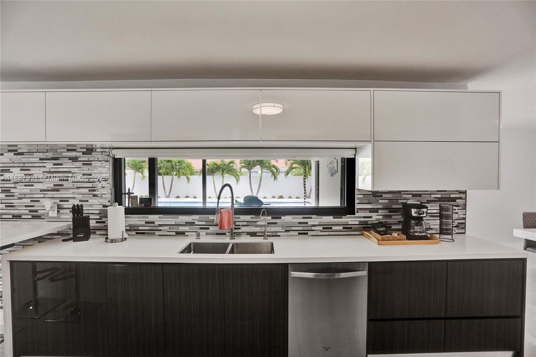 For Sale: $1,950,000 (6 beds, 4 baths, 3499 Square Feet)