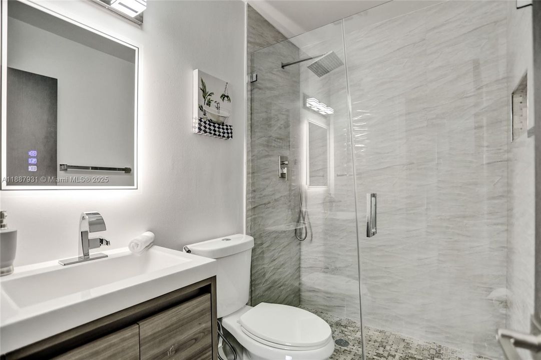 For Sale: $1,950,000 (6 beds, 4 baths, 3499 Square Feet)