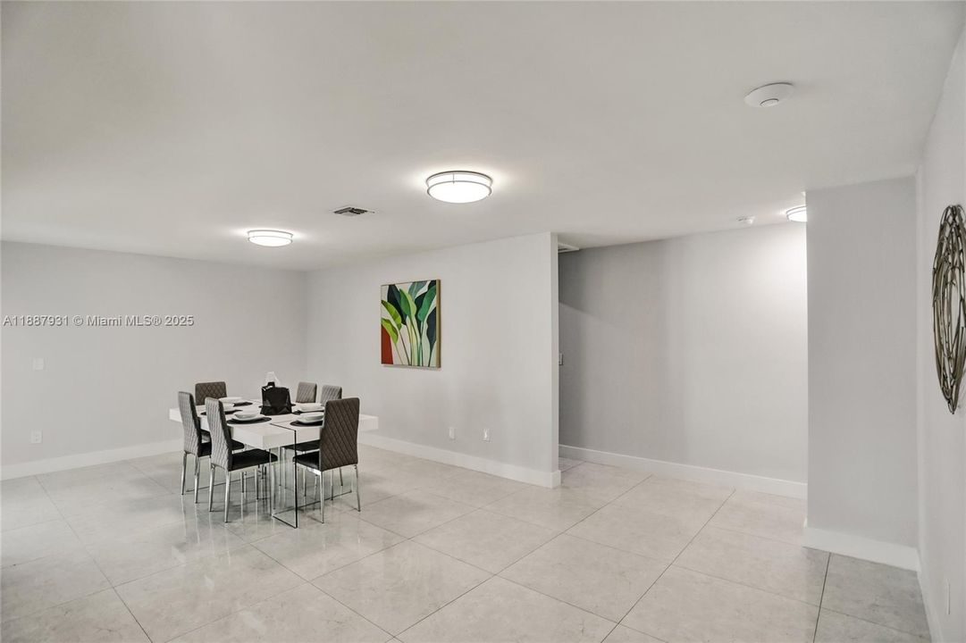 For Sale: $1,950,000 (6 beds, 4 baths, 3499 Square Feet)