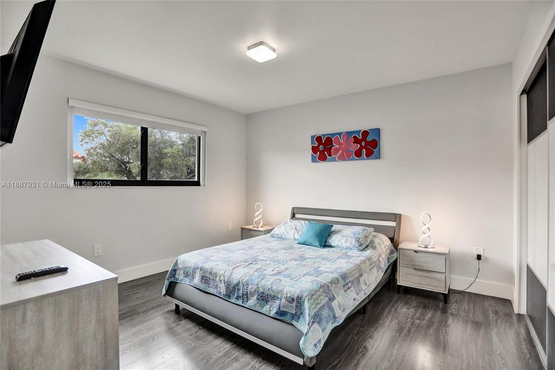 For Sale: $1,950,000 (6 beds, 4 baths, 3499 Square Feet)