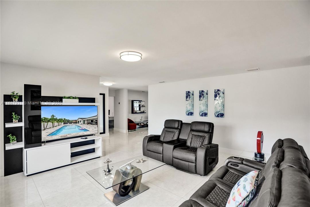 For Sale: $1,950,000 (6 beds, 4 baths, 3499 Square Feet)