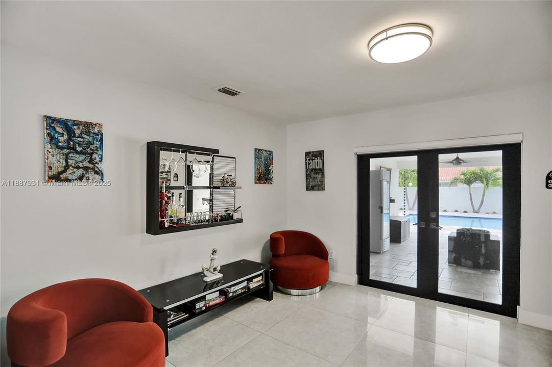 For Sale: $1,950,000 (6 beds, 4 baths, 3499 Square Feet)