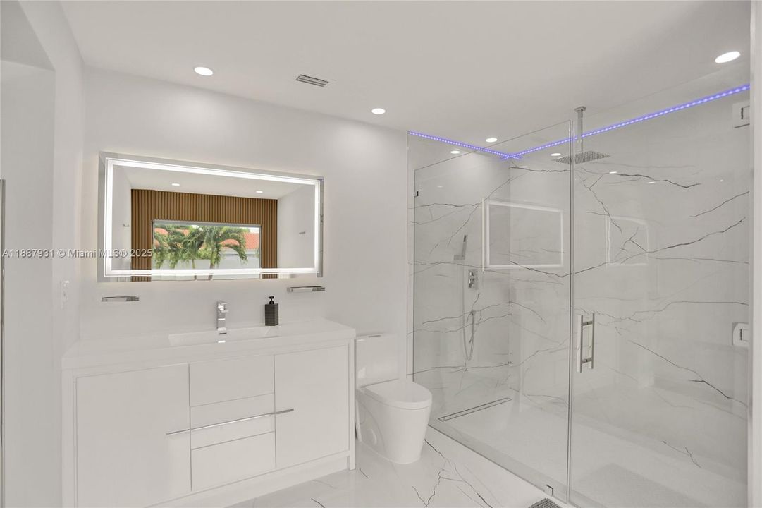 For Sale: $1,950,000 (6 beds, 4 baths, 3499 Square Feet)