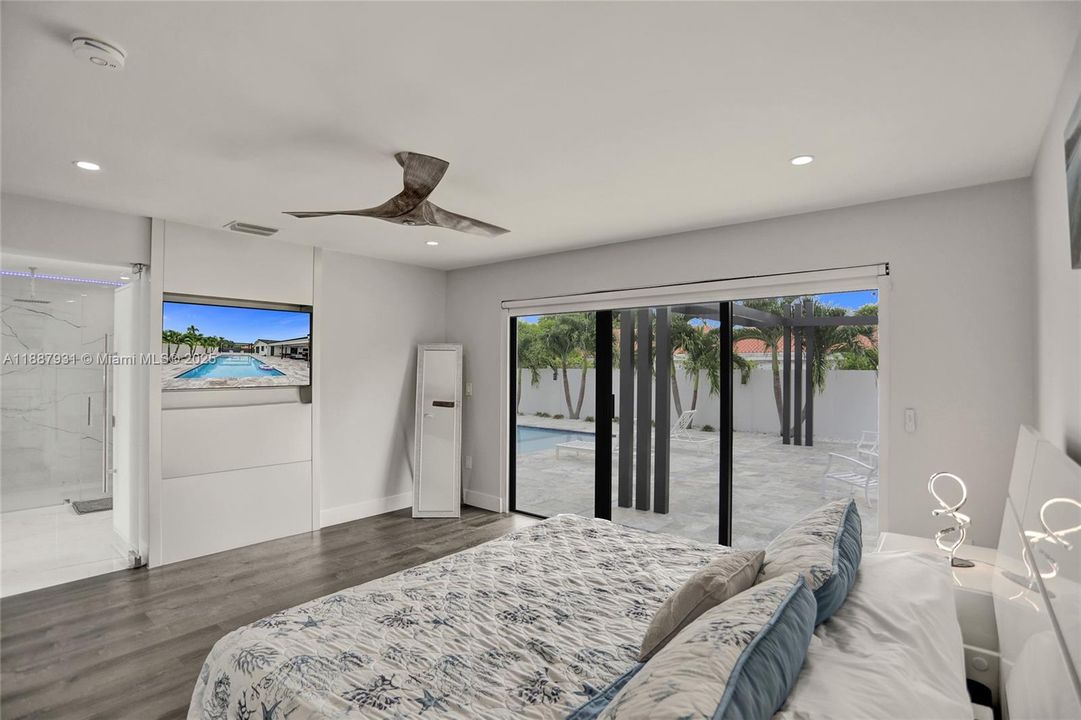 For Sale: $1,950,000 (6 beds, 4 baths, 3499 Square Feet)