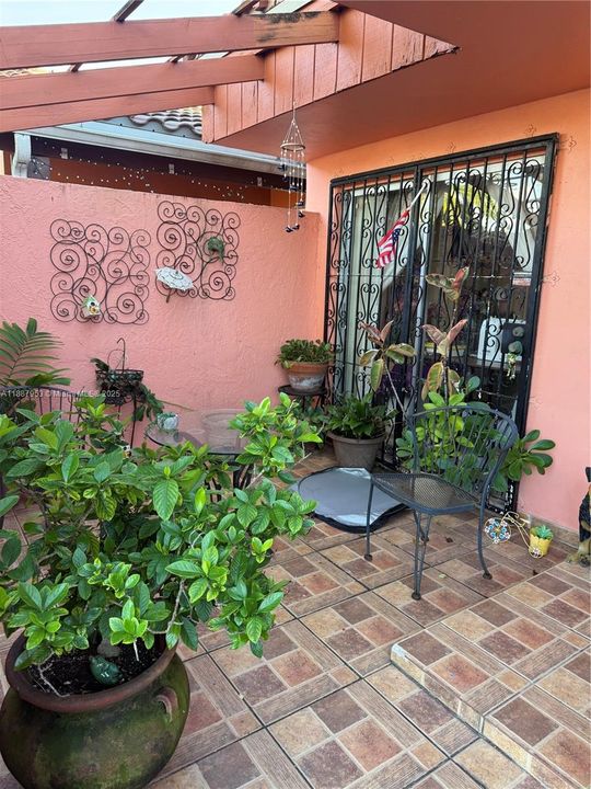 For Sale: $425,000 (2 beds, 2 baths, 1130 Square Feet)