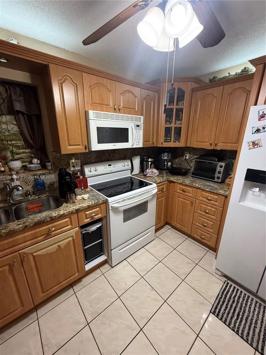 For Sale: $425,000 (2 beds, 2 baths, 1130 Square Feet)