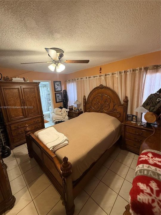 For Sale: $425,000 (2 beds, 2 baths, 1130 Square Feet)